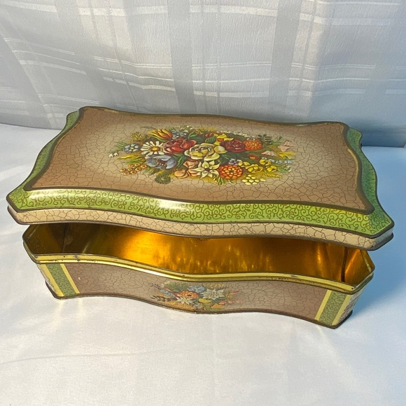 Vintage 1930's tin box container hinge lid embossed raised floral design Holland - Picture 12 of 12